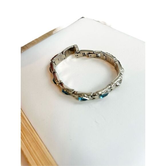 Silver linked bracket with blue tear drop crystal rhinestone accent - Picture 2 of 12